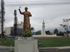 Monumento Divino Salvador del Mundo y Monseñor Romero