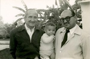 Andrés Eloy Blanco junto César Miguel Rondón y su padre, César Rondón Lovera, Cuernavaca, 1954