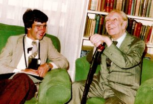 Claudio Pérez Míguez y Jorge Luis Borges, en 1982, en Buenos Aires