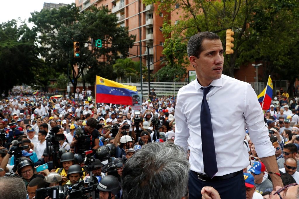 Estados Unidos ofrece amnistía a Maduro (si deja el poder) - Lara Jakes y Anatoly Kurmanaev