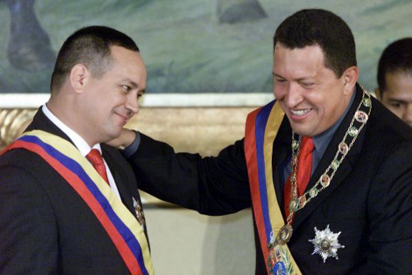 Hugo Chávez ordenó "inundar EEUU de cocaína de las FARC" - Esteban Urreiztieta