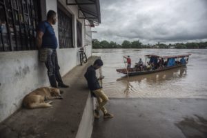 Atrapados en el fuego cruzado de la frontera entre Colombia y Venezuela - Juan Diego Quesada