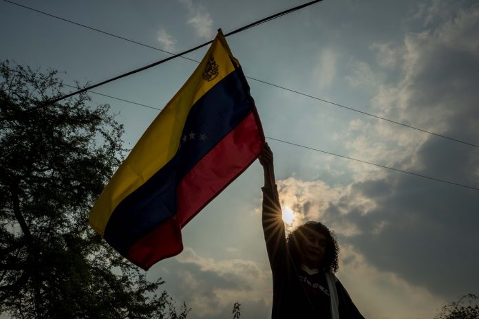 Venezuela en el paredón - Fernando Rodríguez
