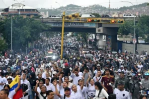 Qué es la "Operación Tun Tun" con la que los cuerpos de seguridad de Venezuela arrestan masivamente a manifestantes y opositores - Alicia Hernández