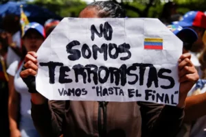 Qué es la "Operación Tun Tun" con la que los cuerpos de seguridad de Venezuela arrestan masivamente a manifestantes y opositores - Alicia Hernández