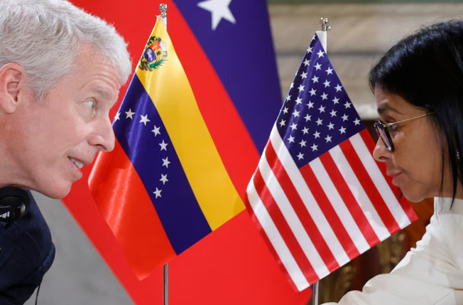 Han vendido Venezuela con los venezolanos adentro - Boris Muñoz